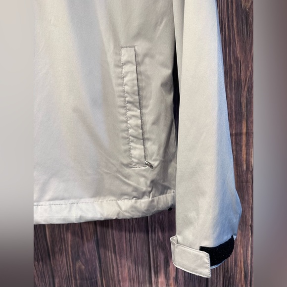 Nike Golf 1/4 Zip Windbreaker Jacket - Light Gray - Women’s Size Medium - Picture 4 of 4